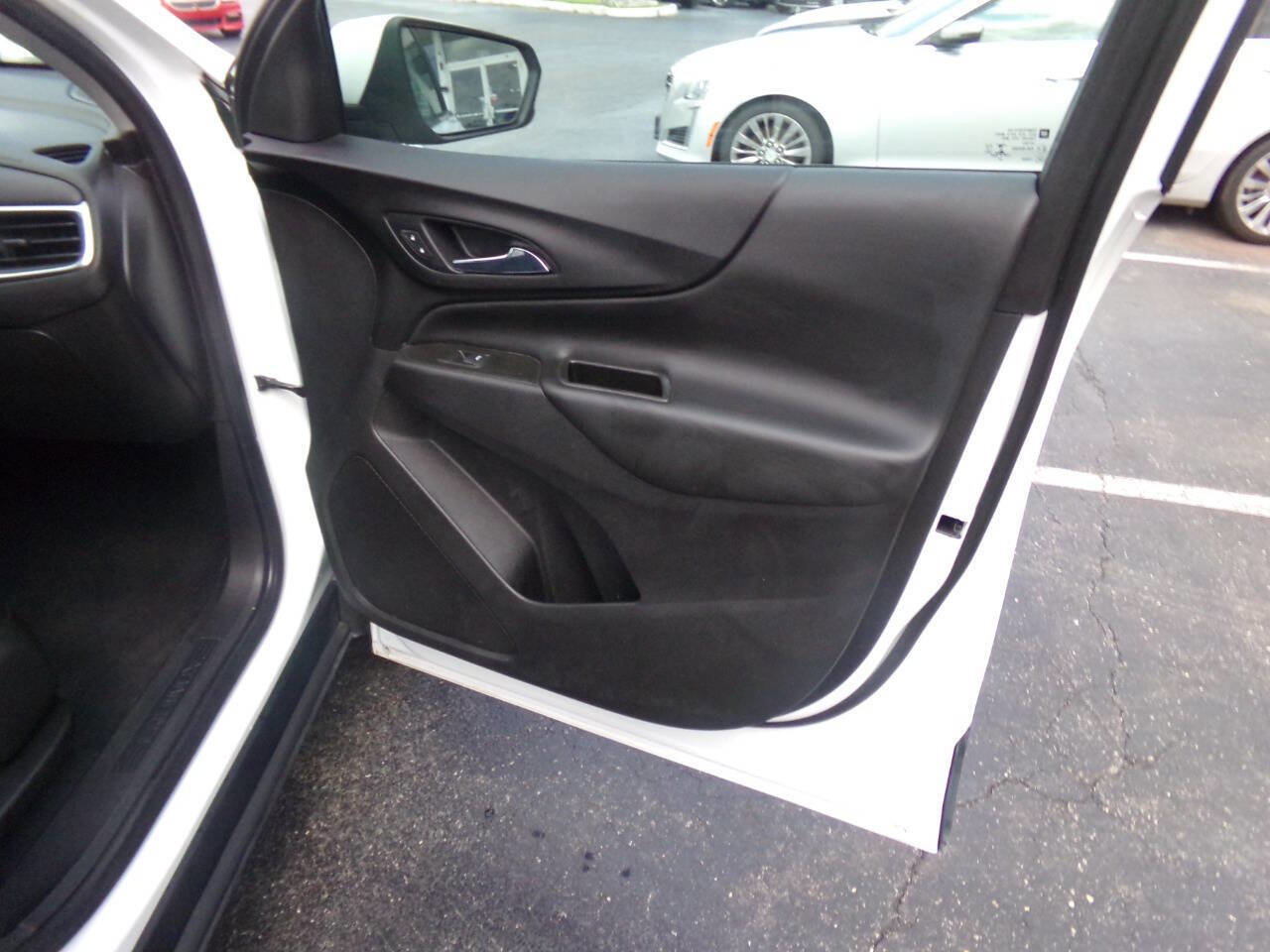 Used 2021 Chevrolet Equinox LT image 25