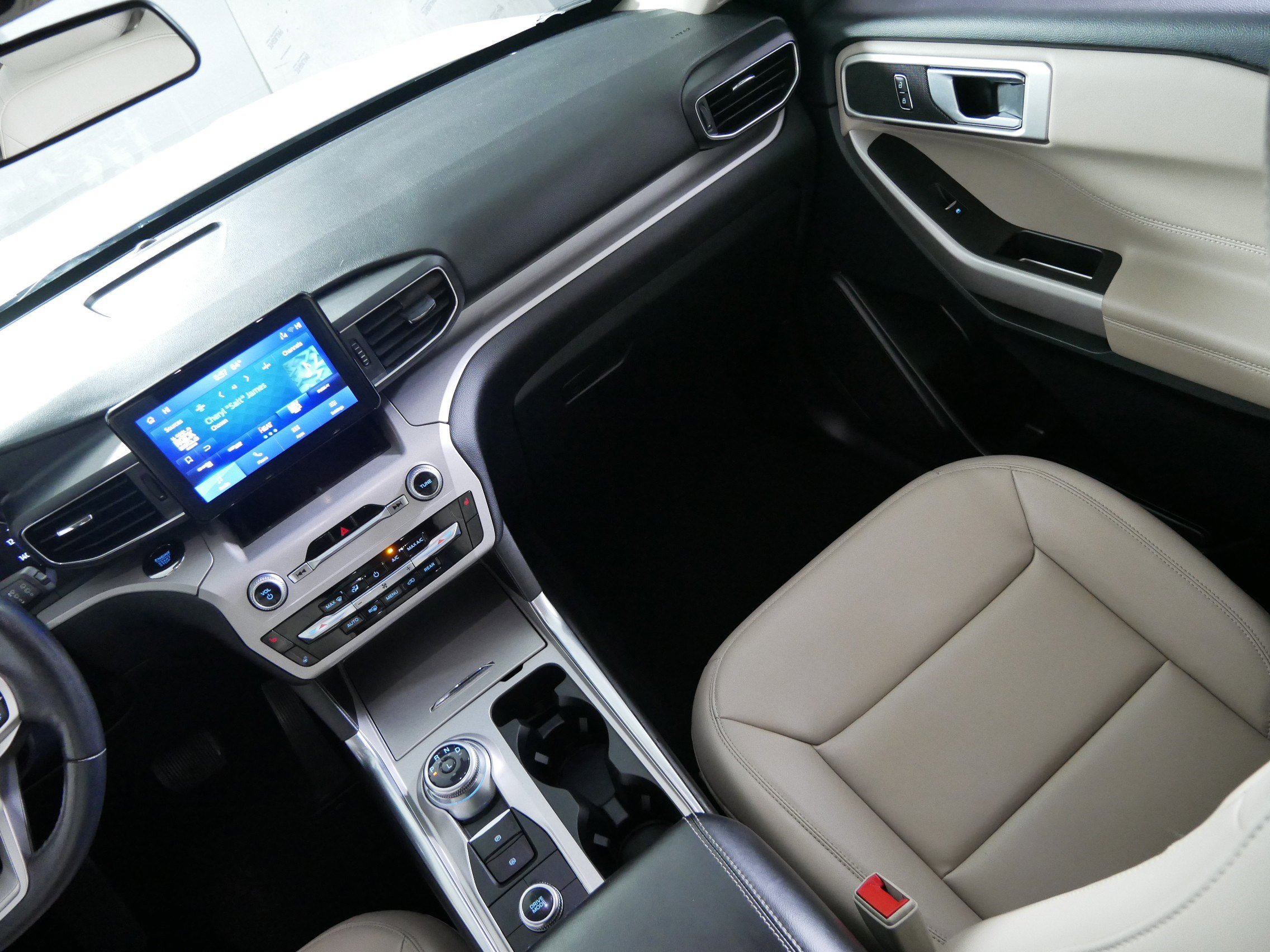 Used 2023 Ford Explorer XLT w/ Equipment Group 202A image 11