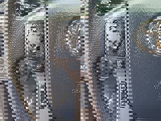 Used 2018 Toyota Tacoma TRD Off-Road image 12