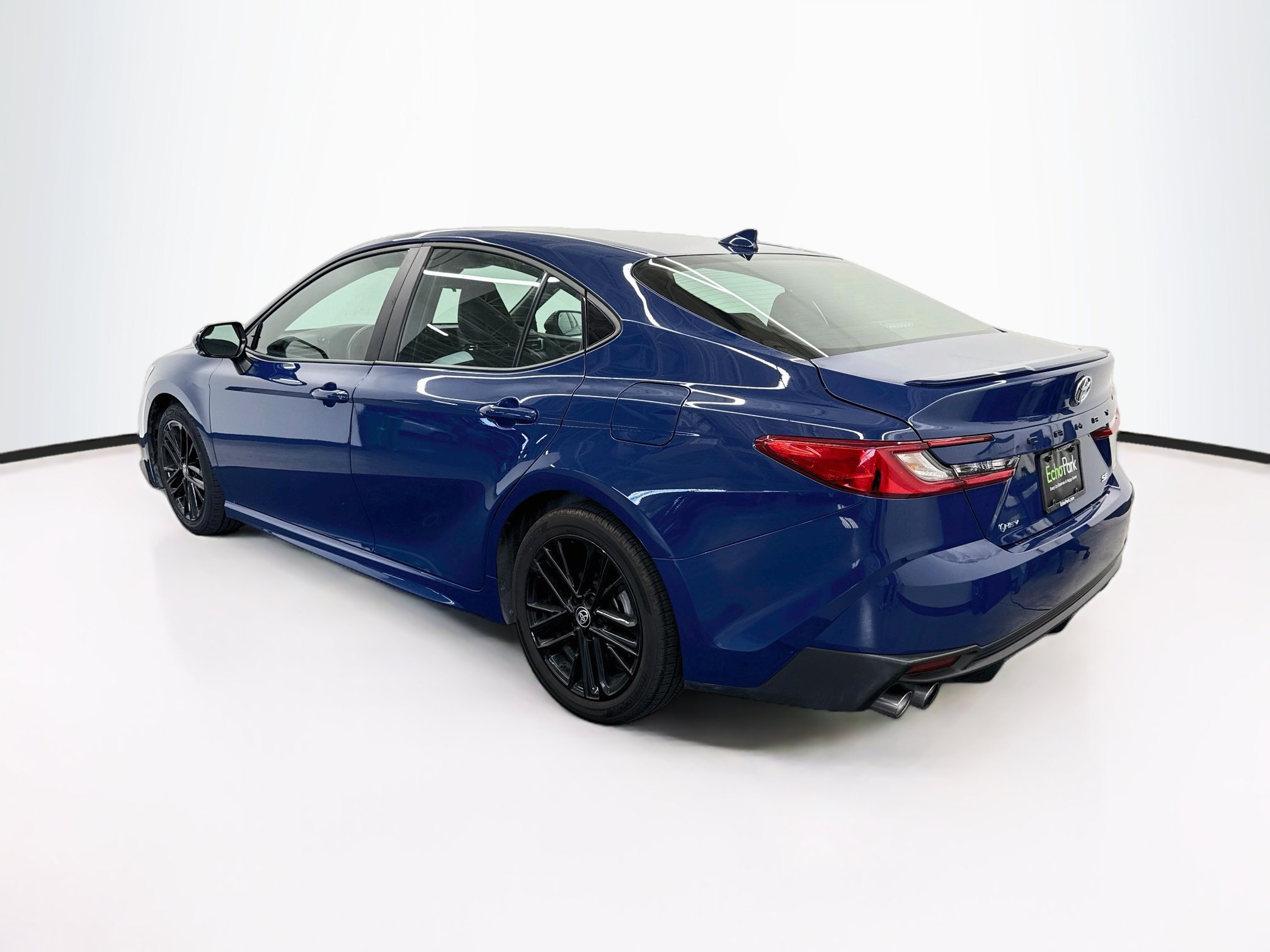 Used 2025 Toyota Camry SE FWD image 5