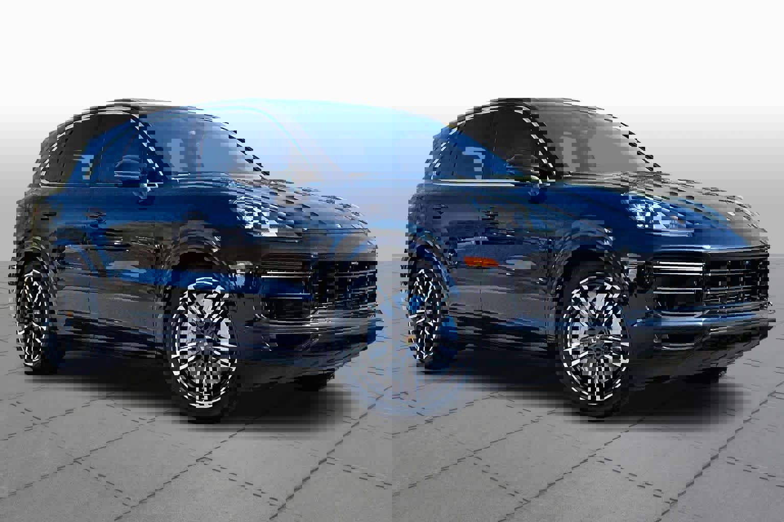 Used 2020 Porsche Cayenne Turbo image 2