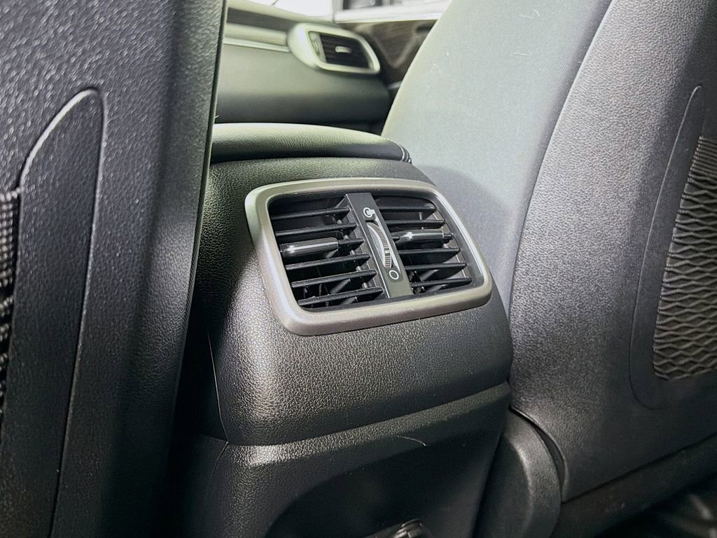 Used 2020 Kia Sorento LX image 25