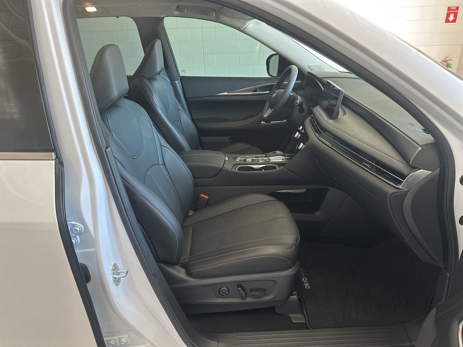 Certified 2026 INFINITI QX60 Luxe w/ Cargo Package AWD/4WD image 15