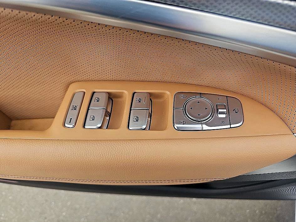 Used 2022 Genesis G70 2.0T w/ Prestige Package image 12