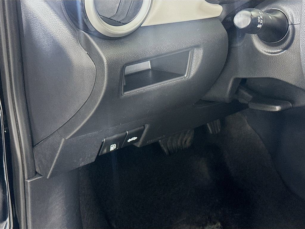 Used 2021 Nissan Versa SV FWD image 10
