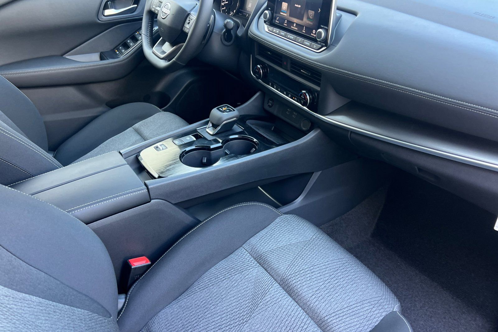 New 2026 Nissan Rogue SV FWD image 13