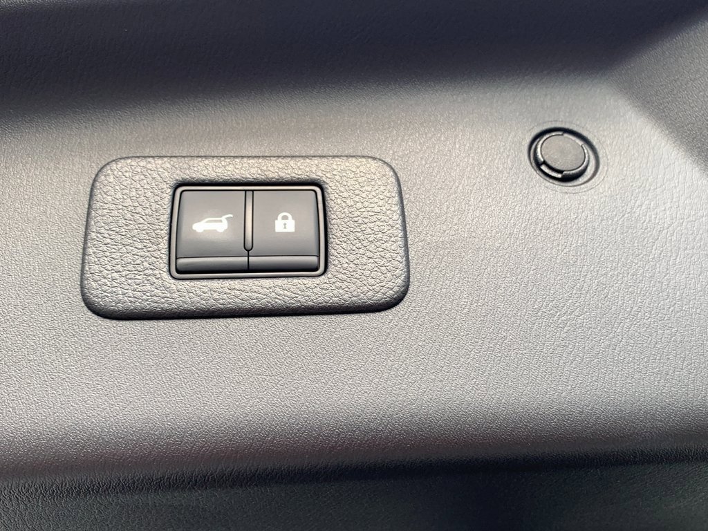 Used 2024 Nissan Armada Platinum w/ Captain's Chairs Package image 12