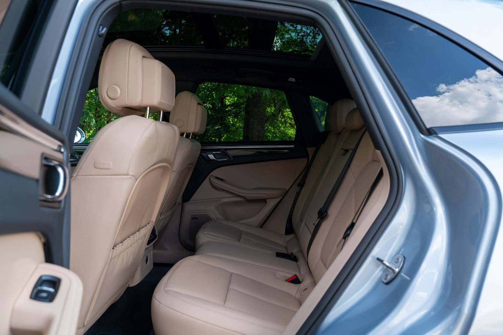 Certified 2026 Porsche Macan AWD/4WD image 32