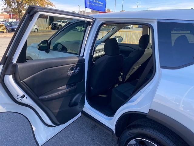 Used 2024 Nissan Rogue SV image 27