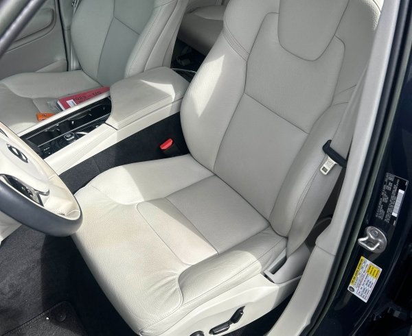 Used 2023 Volvo XC90 B5 Plus image 11