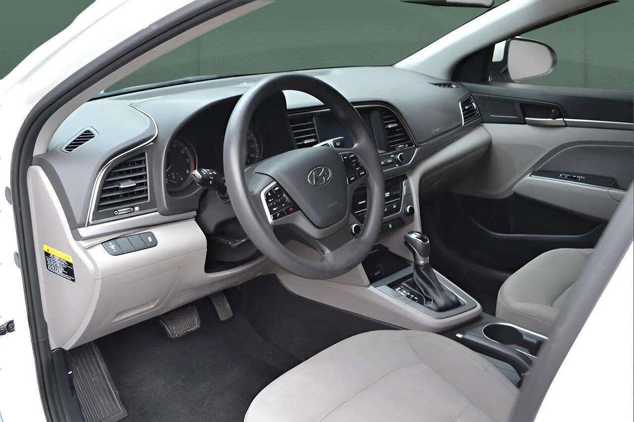 Used 2017 Hyundai Elantra SE image 27