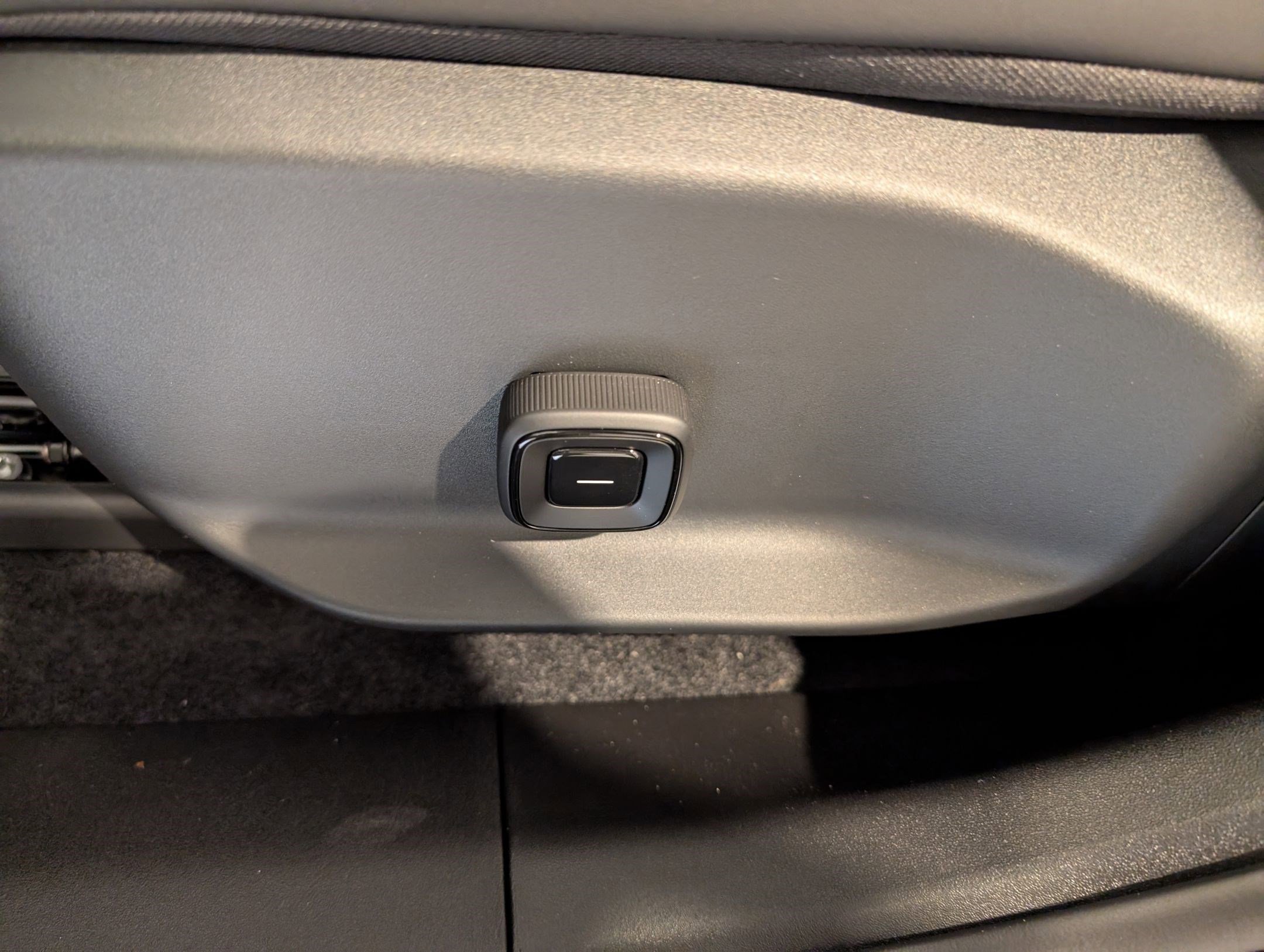 New 2025 Volvo EX30 Plus w/ Protection Package Premier image 8