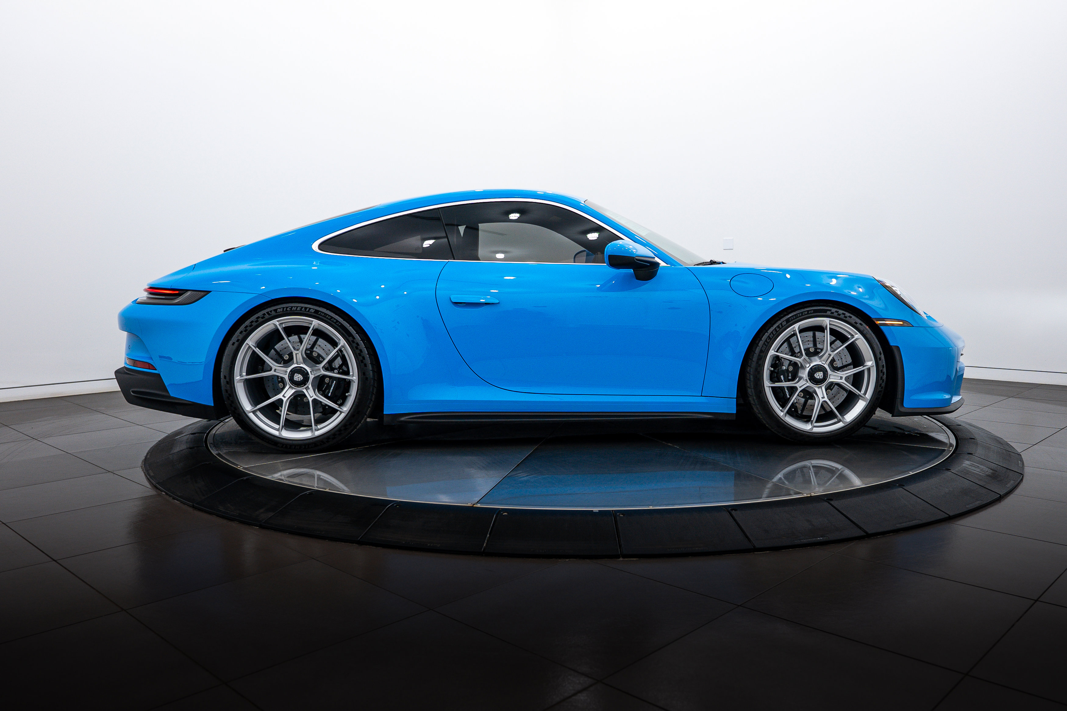 Certified 2022 Porsche 911 GT3 RWD image 9