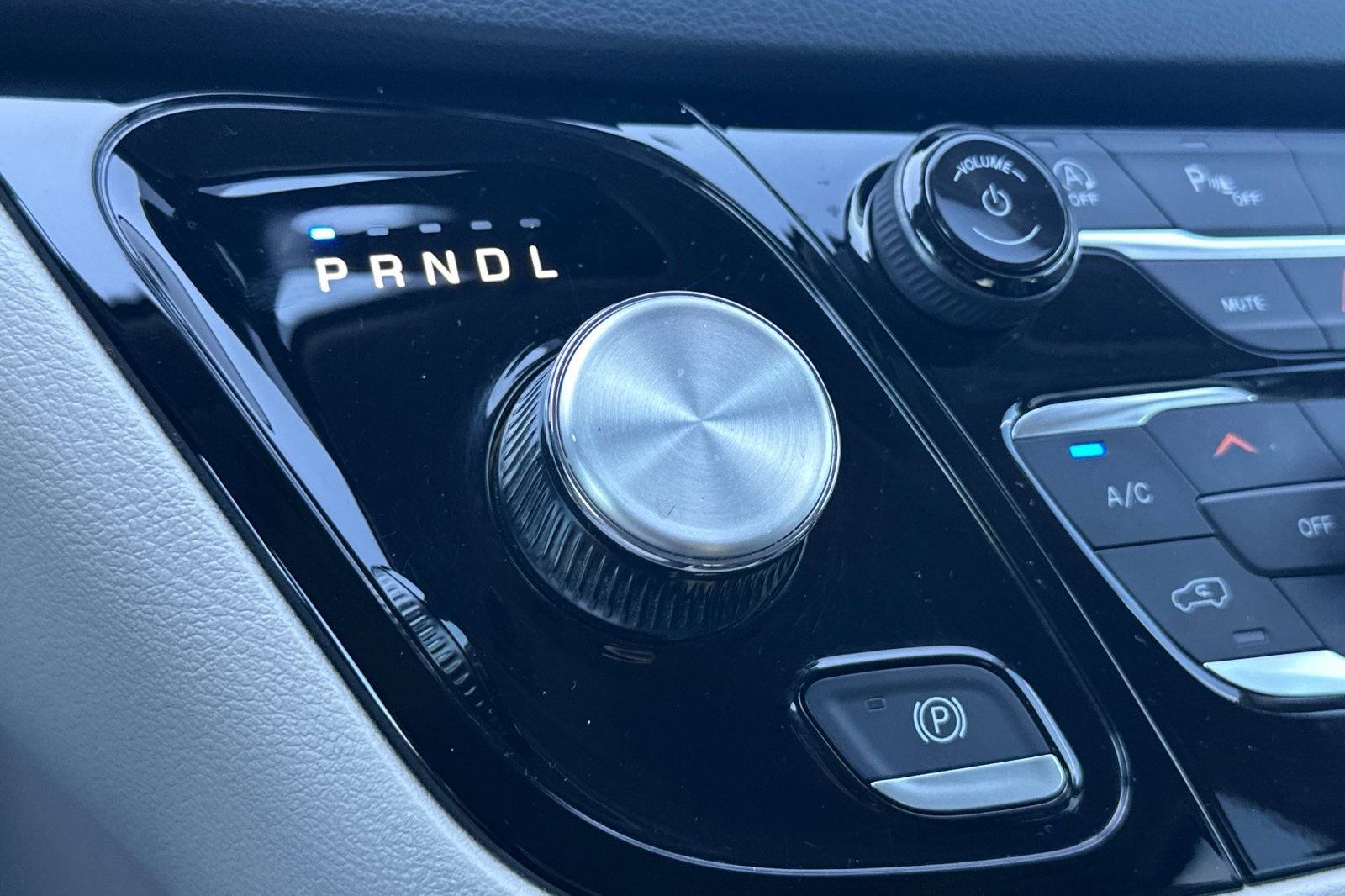 Used 2023 Chrysler Pacifica Touring-L image 22