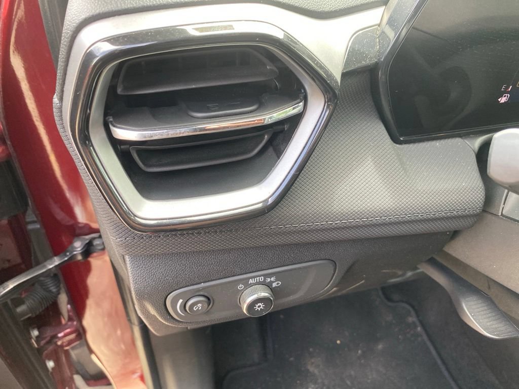 Used 2025 Chevrolet TrailBlazer LT FWD image 22