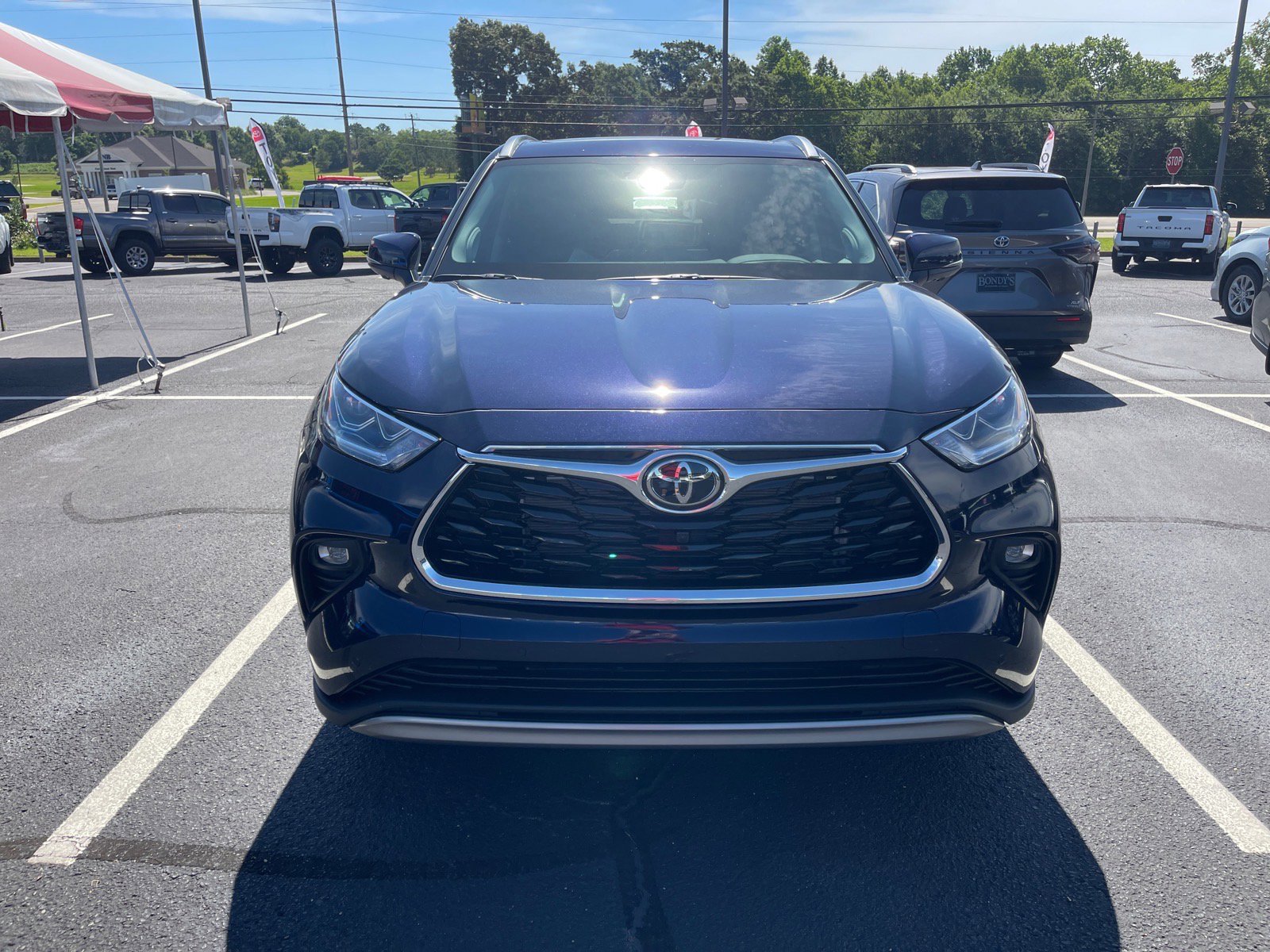 New 2026 Toyota Highlander Platinum AWD/4WD image 2