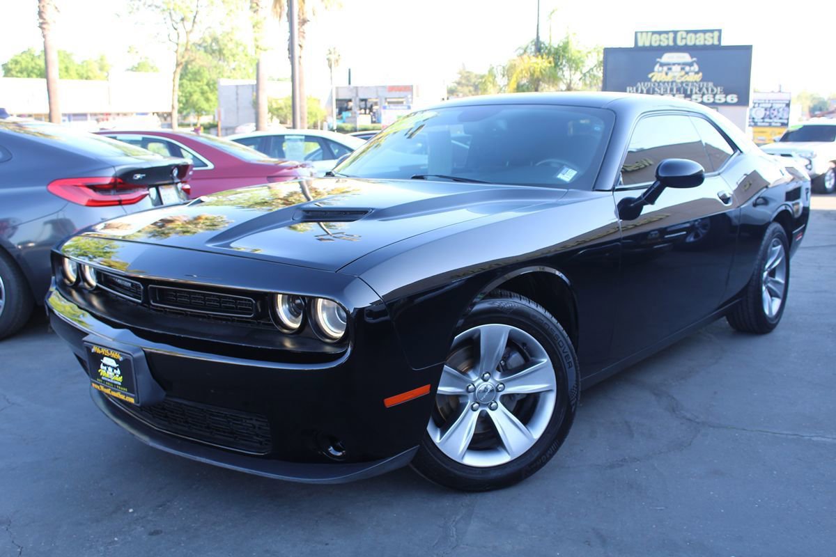 Used 2016 Dodge Challenger SXT image 29