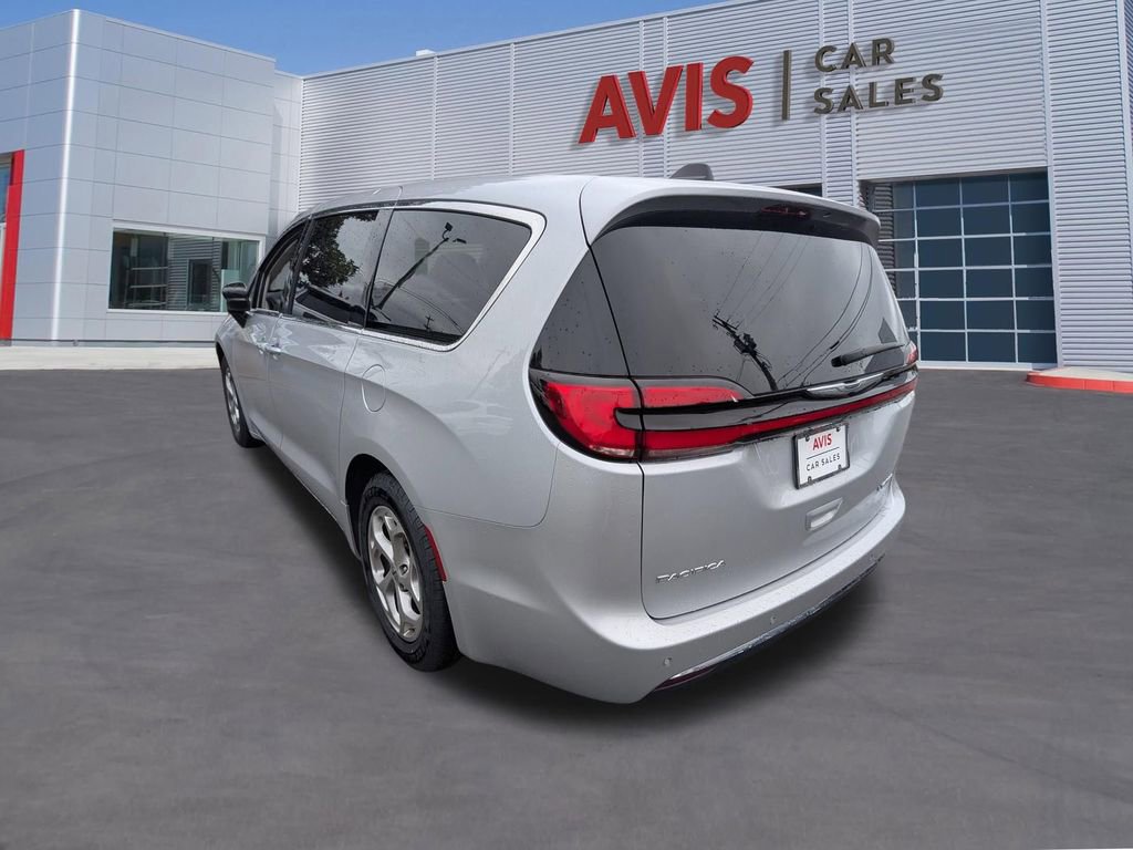 Used 2024 Chrysler Pacifica Limited image 9