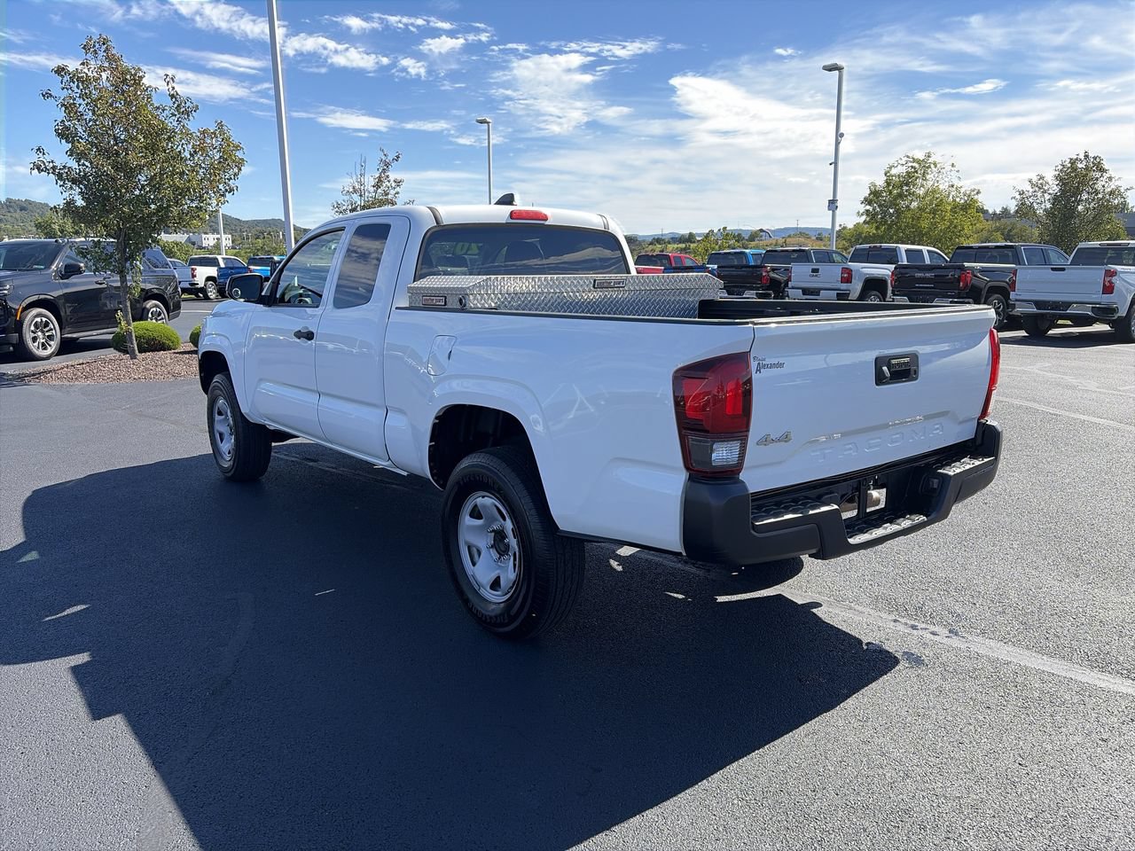 Used 2020 Toyota Tacoma SR AWD/4WD image 5
