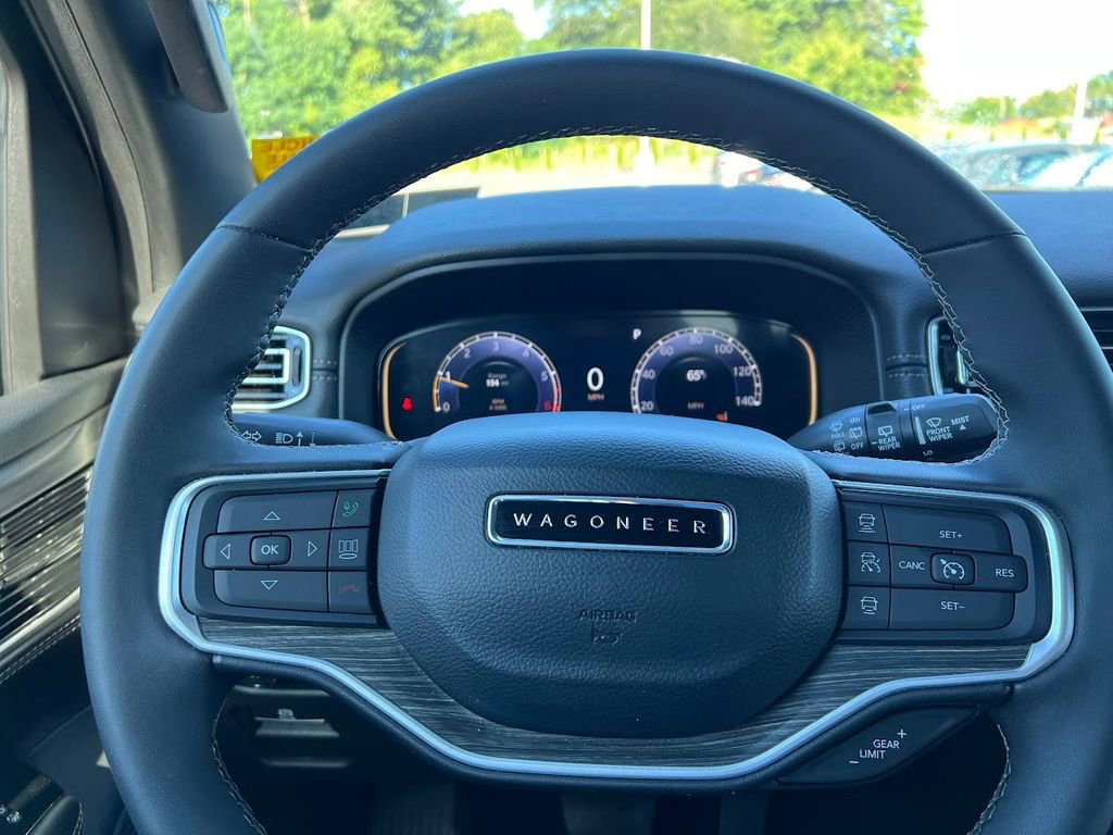 Used 2024 Jeep Wagoneer Series III image 11