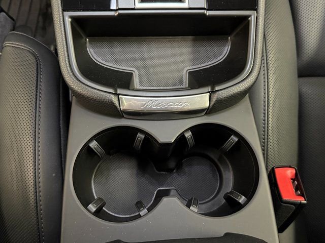 Certified 2025 Porsche Macan AWD/4WD image 19