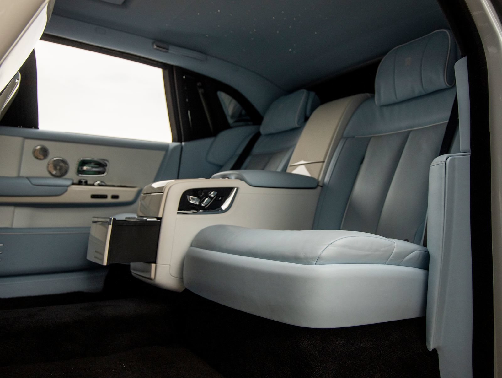 Used 2023 Rolls-Royce Phantom Extended Wheelbase w/ Leather Finishing Pack RWD image 50