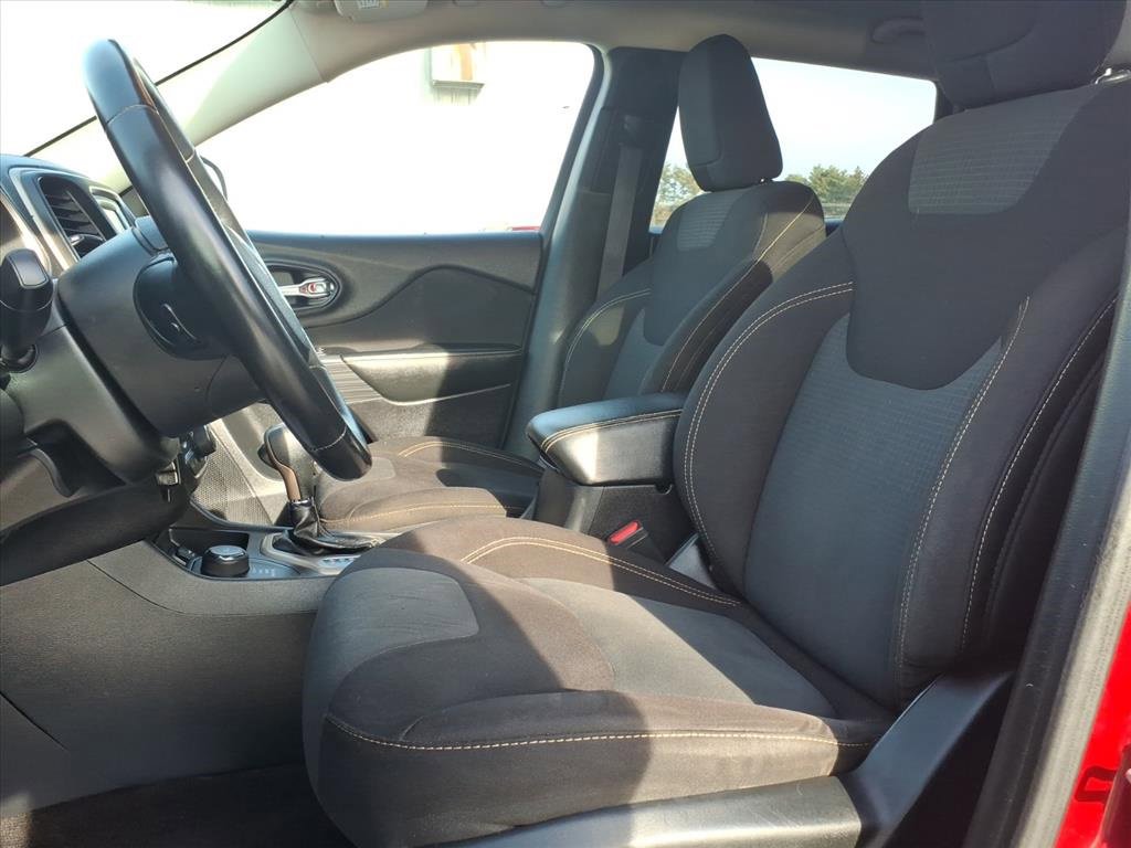 Used 2017 Jeep Cherokee Latitude w/ Safety/Convenience Group image 12