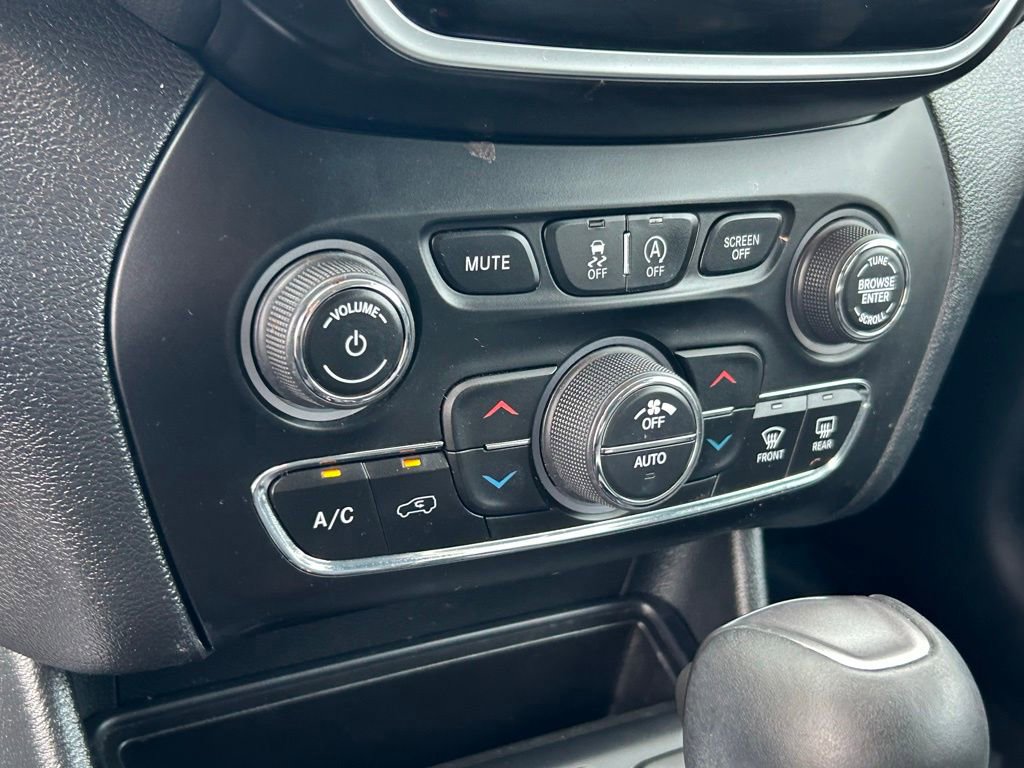 Certified 2019 Jeep Cherokee Limited image 26