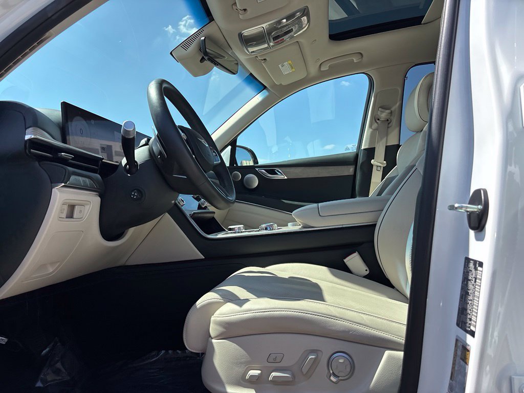Used 2025 Genesis GV80 2.5T Prestige AWD/4WD image 11