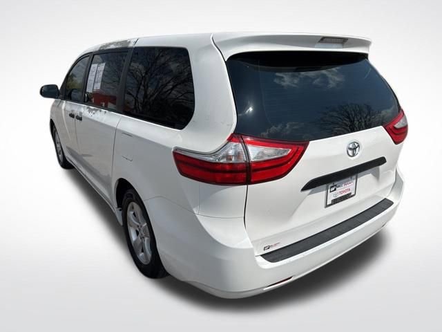 Used 2015 Toyota Sienna L image 3