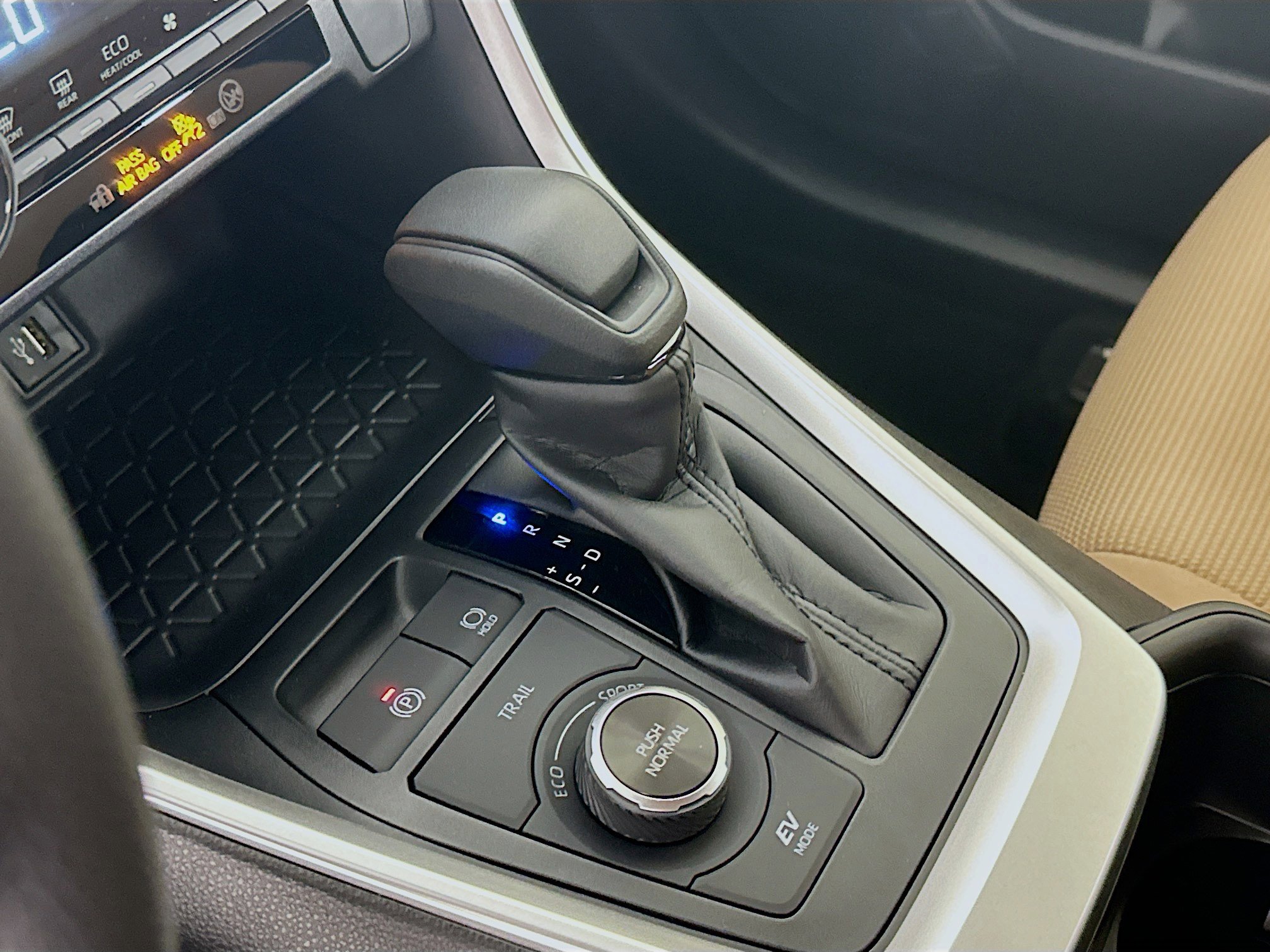 Used 2025 Toyota RAV4 LE image 25