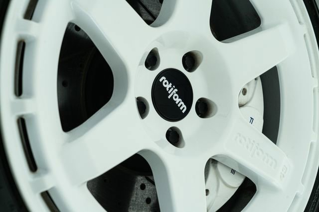 Used 2017 Volkswagen Golf R 4-Door image 22