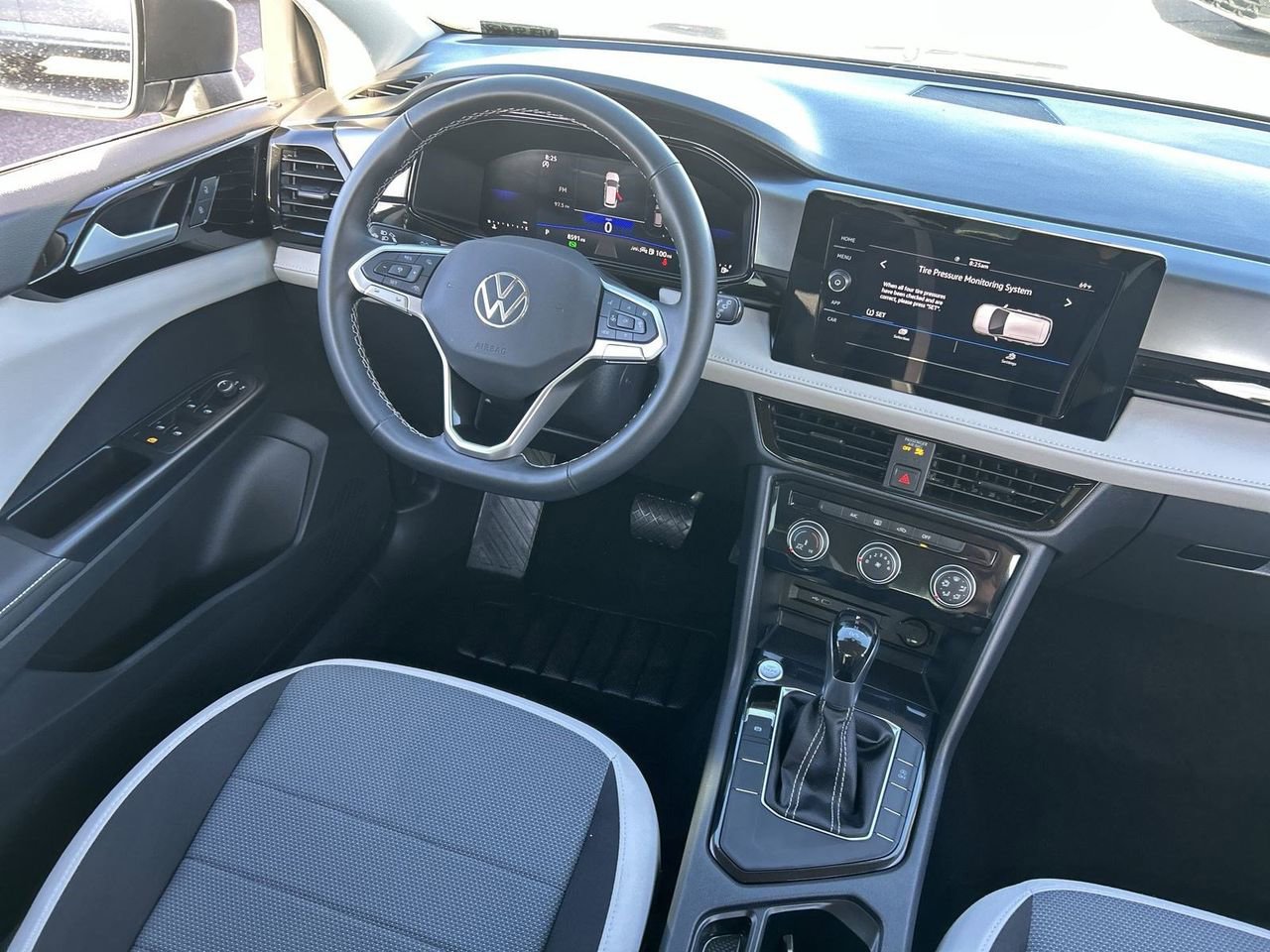 Certified 2025 Volkswagen Taos S FWD image 10