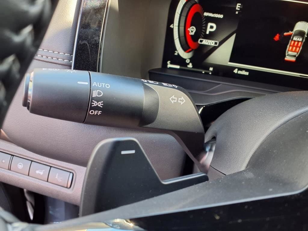 New 2025 Nissan Pathfinder Platinum w/ Black Appearance Package image 24