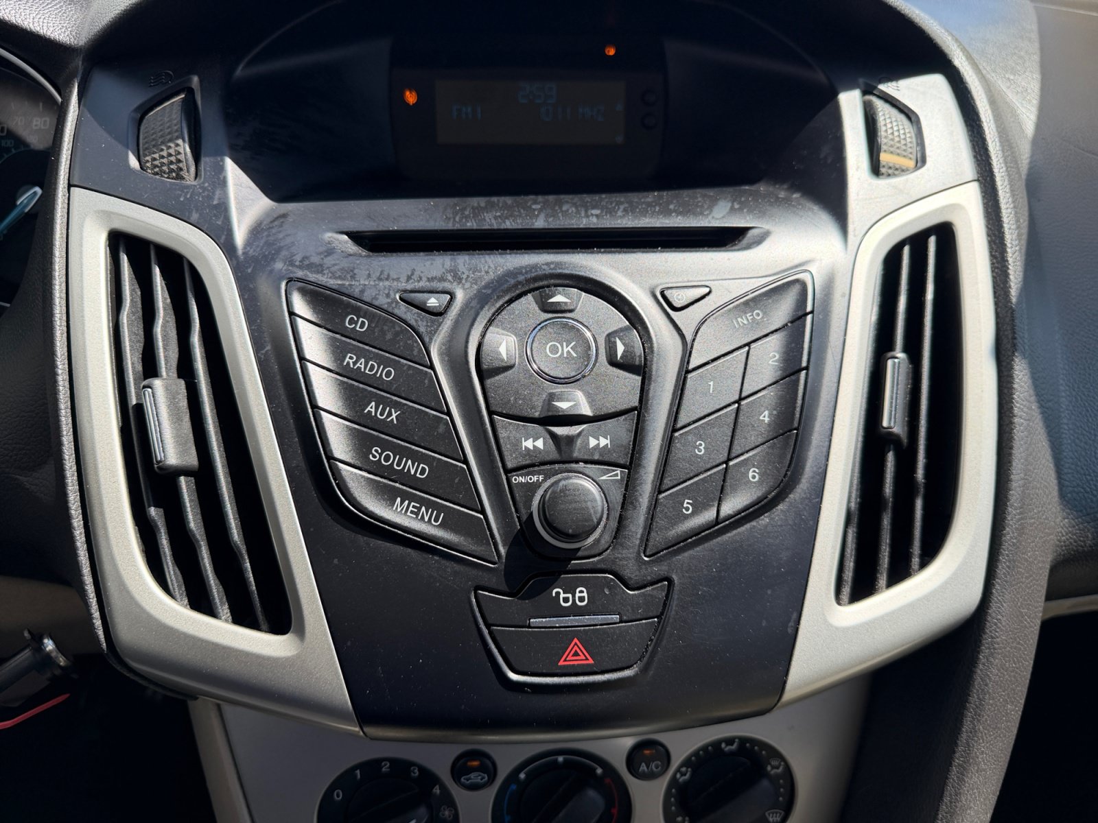 Used 2012 Ford Focus SE FWD image 23