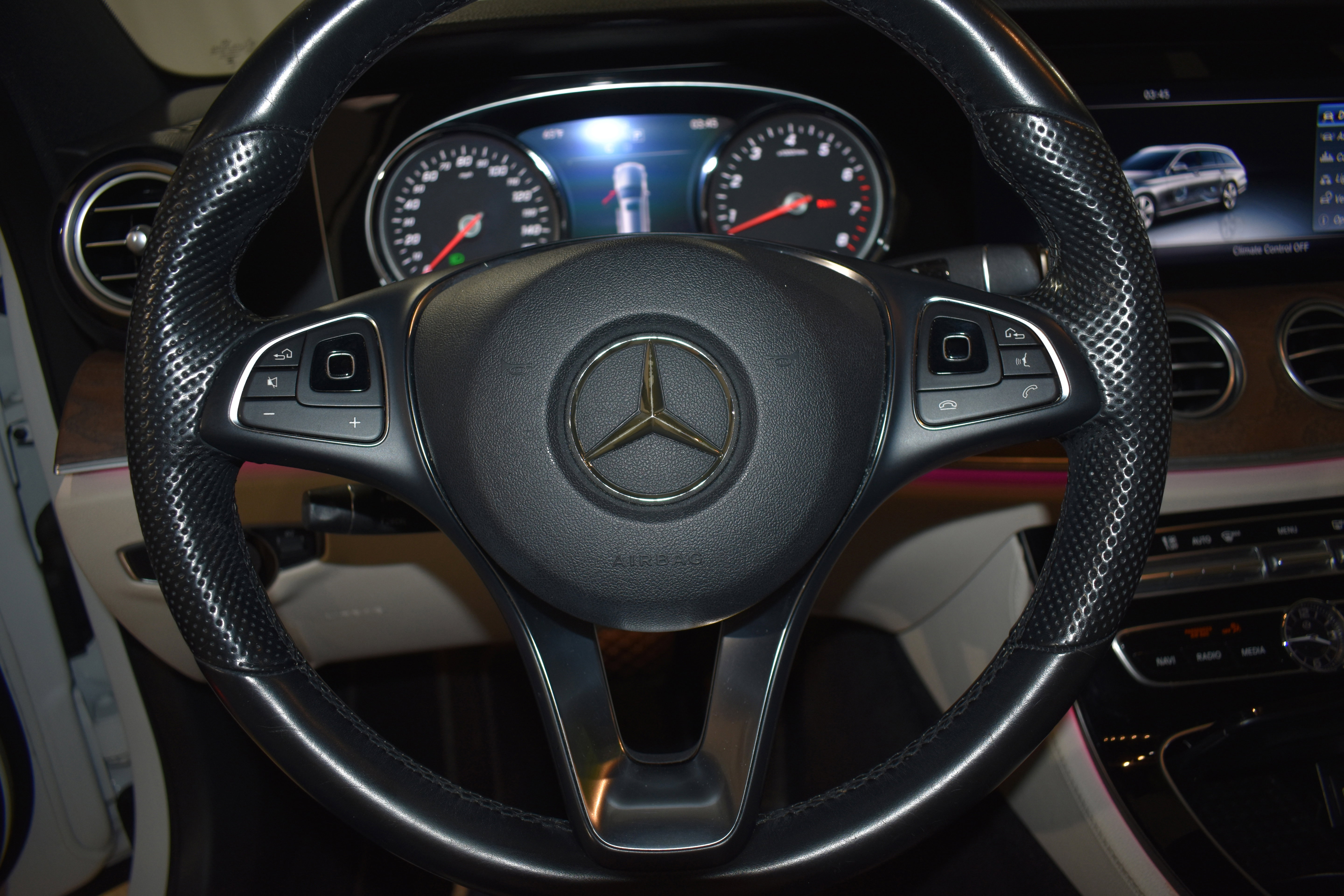 Used 2017 Mercedes-Benz E 400 4MATIC Wagon image 12