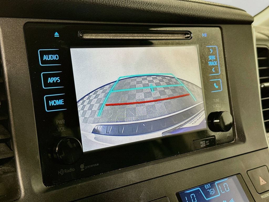 Used 2015 Toyota Sienna SE Premium FWD image 22
