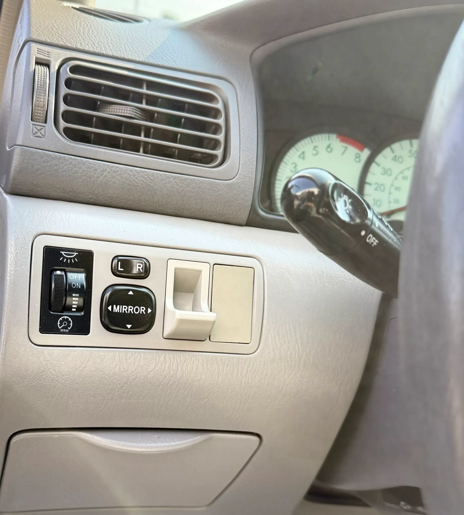 Used 2004 Toyota Corolla LE FWD image 15