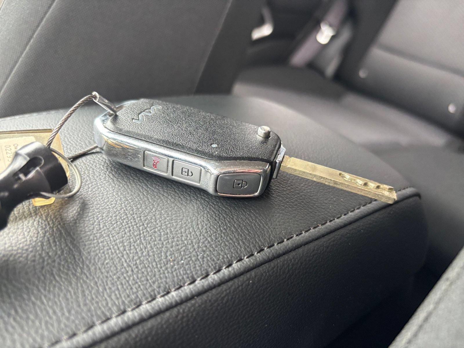 Used 2025 Kia Soul LX w/ LX Technology Package FWD image 21