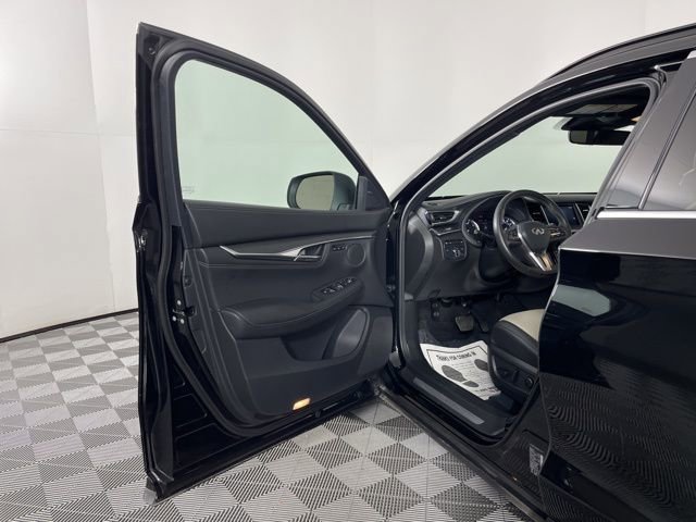 Used 2025 INFINITI QX55 Luxe w/ Cargo Package image 16