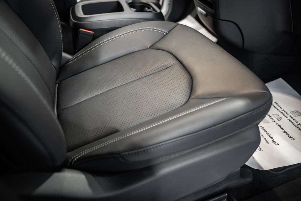 New 2026 Chrysler Pacifica Select image 36