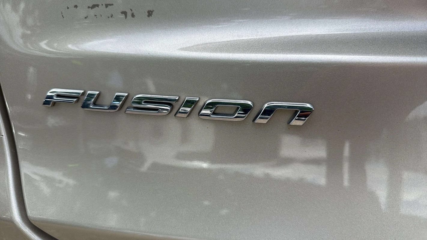 Used 2019 Ford Fusion SE FWD image 19