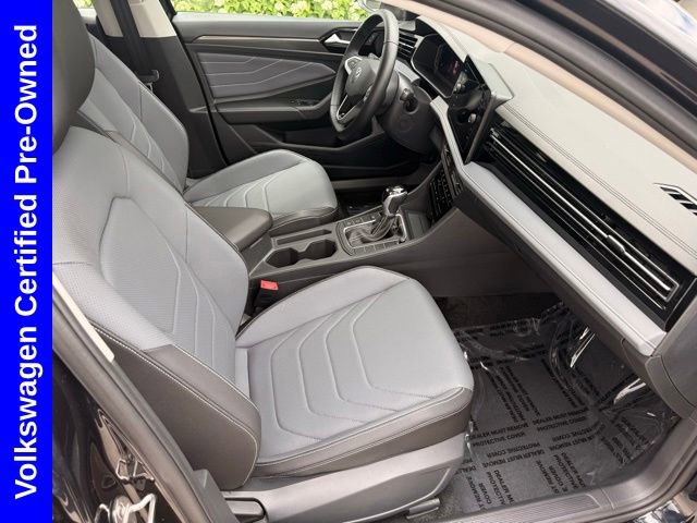 Used 2025 Volkswagen Jetta SEL FWD image 14