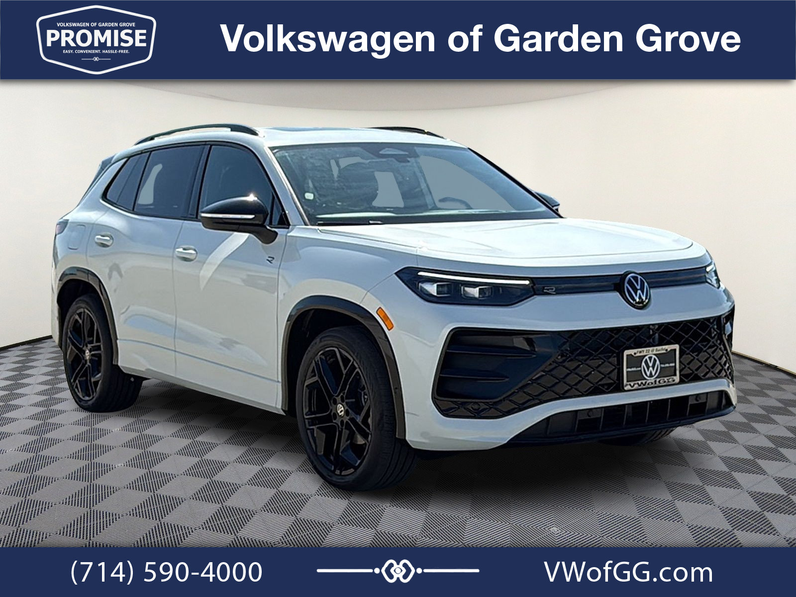 New 2026 Volkswagen Tiguan SE R-Line FWD image 2