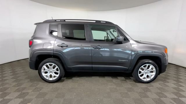 Used 2018 Jeep Renegade Latitude AWD/4WD image 4