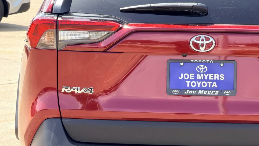 Used 2021 Toyota RAV4 XLE AWD/4WD image 9