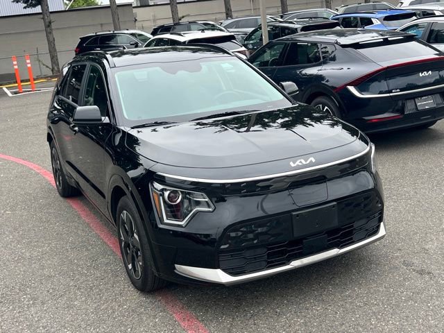 Certified 2025 Kia Niro Wind w/ Wind Preserve Package FWD image 5