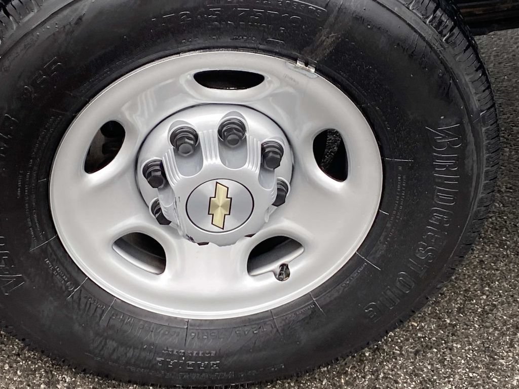 Used 2025 Chevrolet Express 2500 w/ Driver Convenience Package RWD image 32