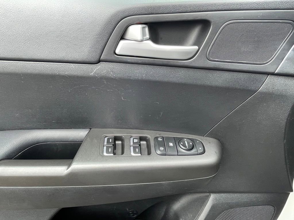 Used 2020 Kia Sportage LX image 12