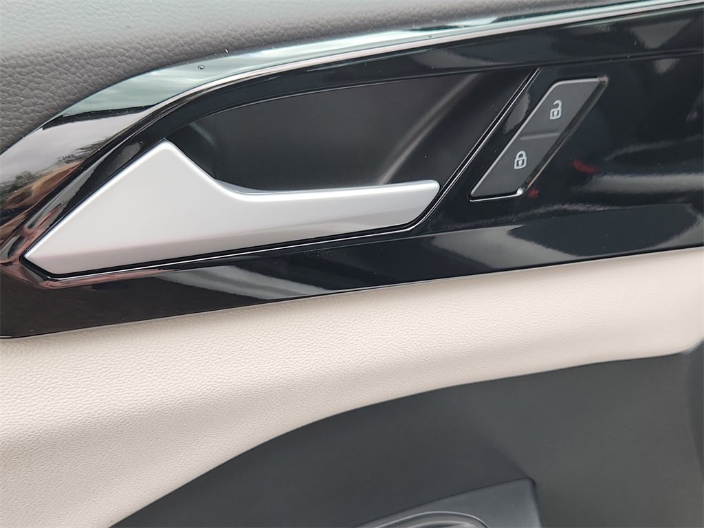 New 2025 Volkswagen Taos S image 4